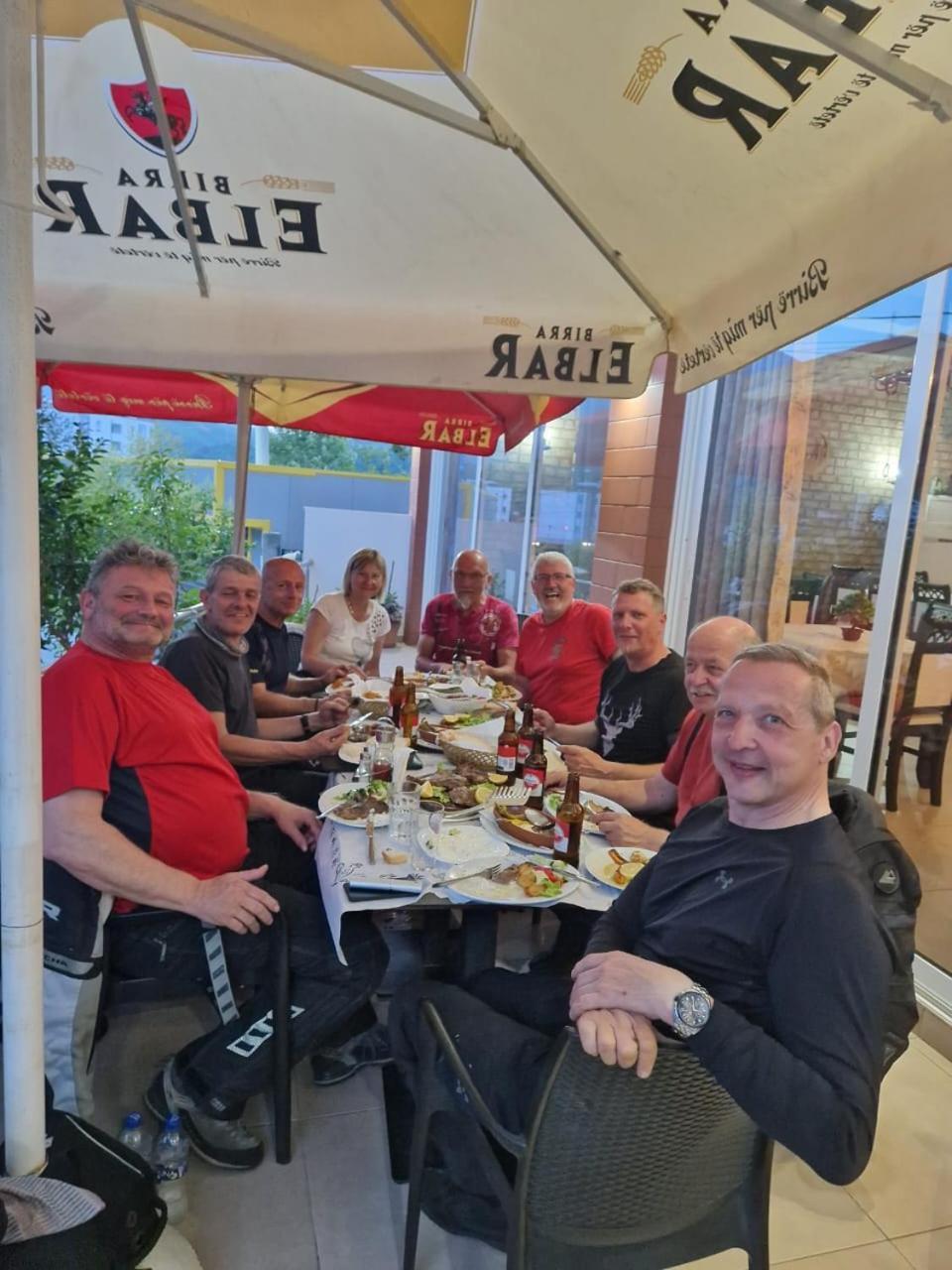 Bar-Restaurant-Hotel-Familja Klos Exterior photo